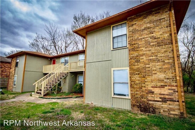 Building Photo - 639 N Betty Jo Dr