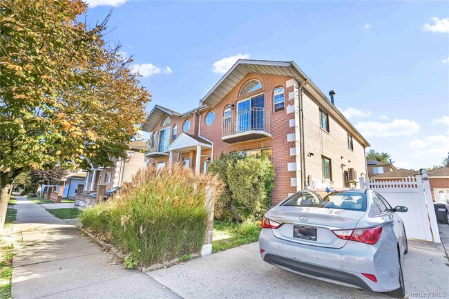 Foto del edificio - 88-20 70th Rd