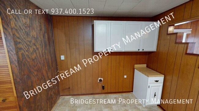 Building Photo - Nice 3 bedroom, 1 bath house with 2 car de...