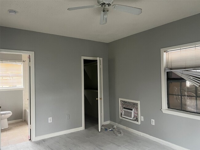 Building Photo - 139 Van Molan St