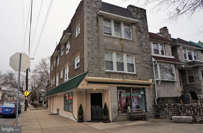 Foto del edificio - 3258 Wellington St