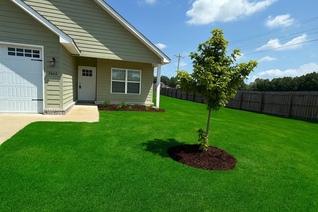 Foto del edificio - Beautiful 3 Bedroom, 2 Bath Craftsman-Styl...