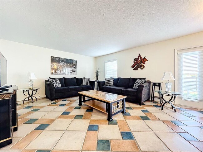 Building Photo - 115 Pompano Dr SE