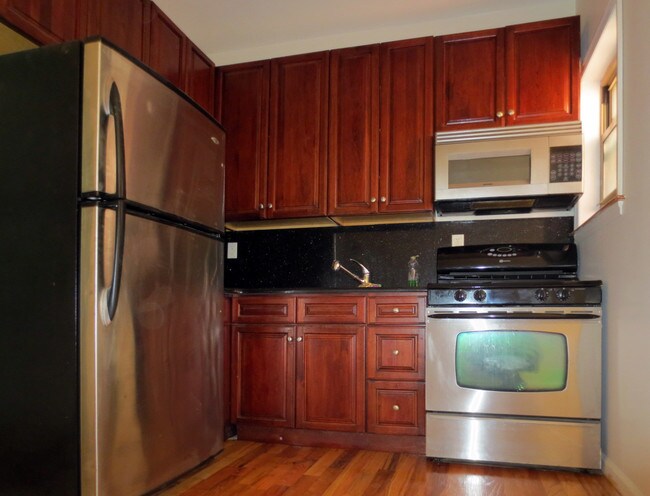 Building Photo - 1624 Summerfield St