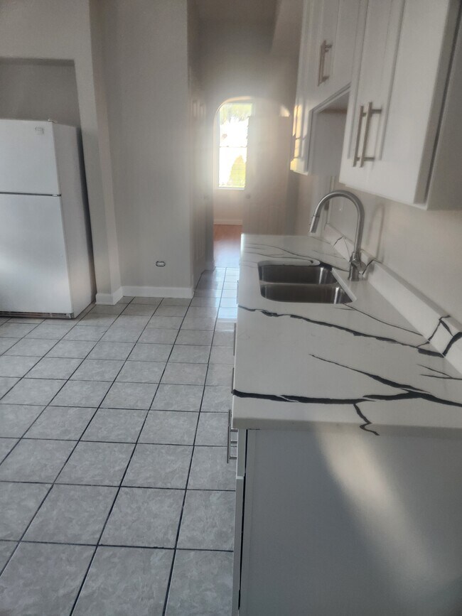 Cocina - 2326 S Homan Ave