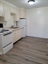 Building Photo - 310 W Cameron Ave