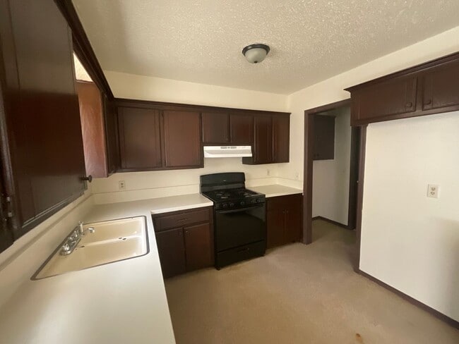 Foto del edificio - 3 bedroom 1 1/2 bath