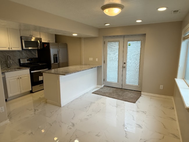 Building Photo - 1008 Rambouillet Dr