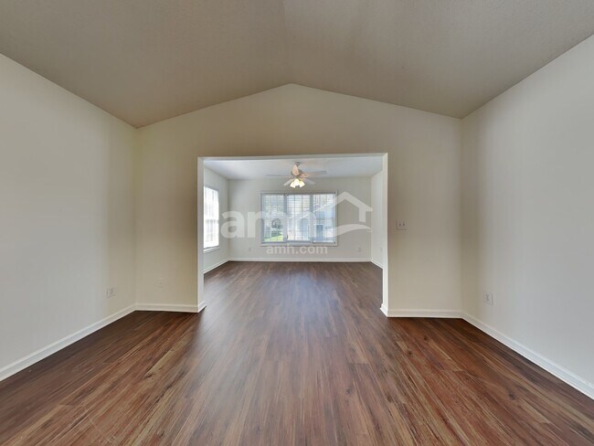 Foto del edificio - 112 Charlotte Ct