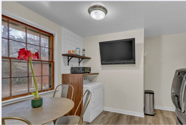 Foto del edificio - 3805 Dartmouth Ave