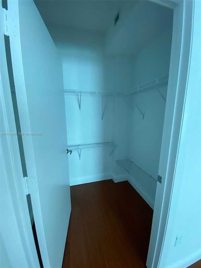 Foto del edificio - 1900 N Bayshore Dr