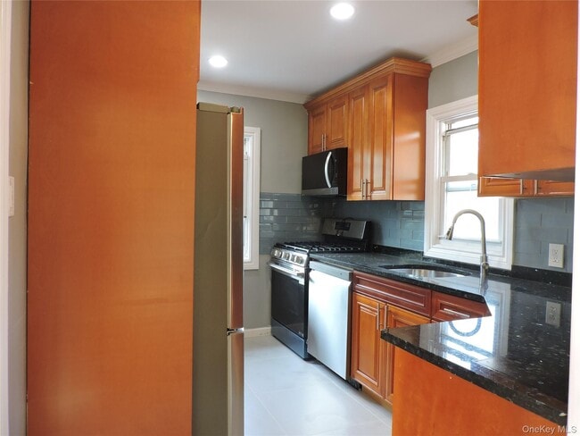 Building Photo - 47 Hillside Ave