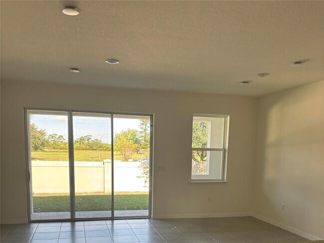 Foto del edificio - 4433 Small Creek Rd