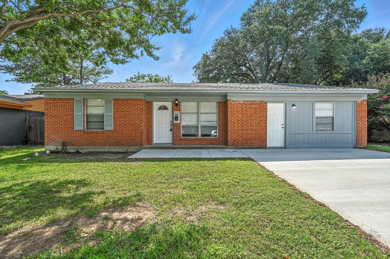 Primary Photo - Immaculate 4-Bedroom Remodel in the Heart ...