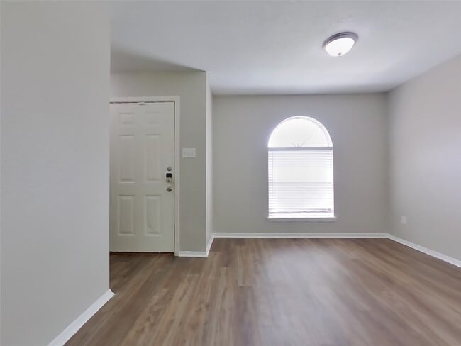 Building Photo - 2706 King James Ct