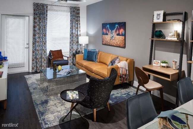 Building Photo - 1 br, 1 bath Apartment - 1500 Sunset Blvd 317