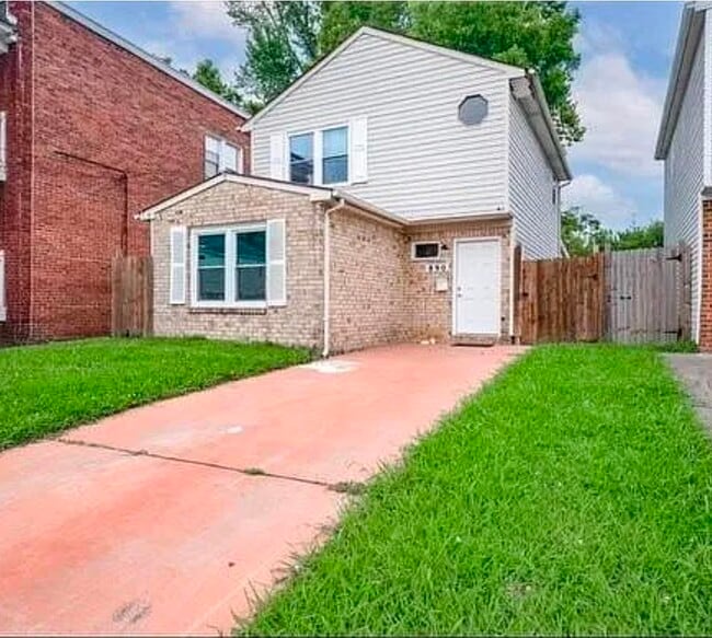 Building Photo - 890 A Ave