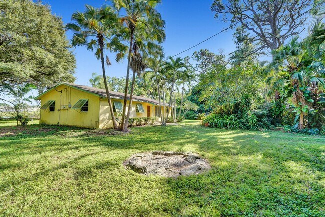 Building Photo - 5647 Sims Rd