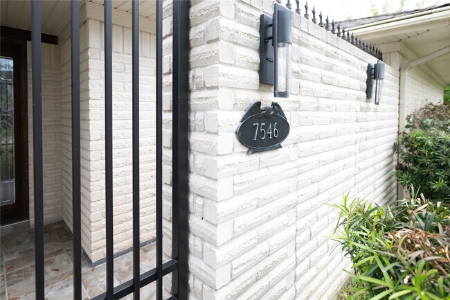 Foto del edificio - 7546 Maple Tree Dr