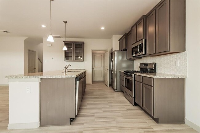 Building Photo - 7923 Cypress Country Dr