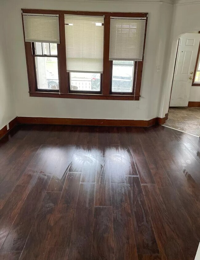 Foto del edificio - 8412 Chalmers Ave