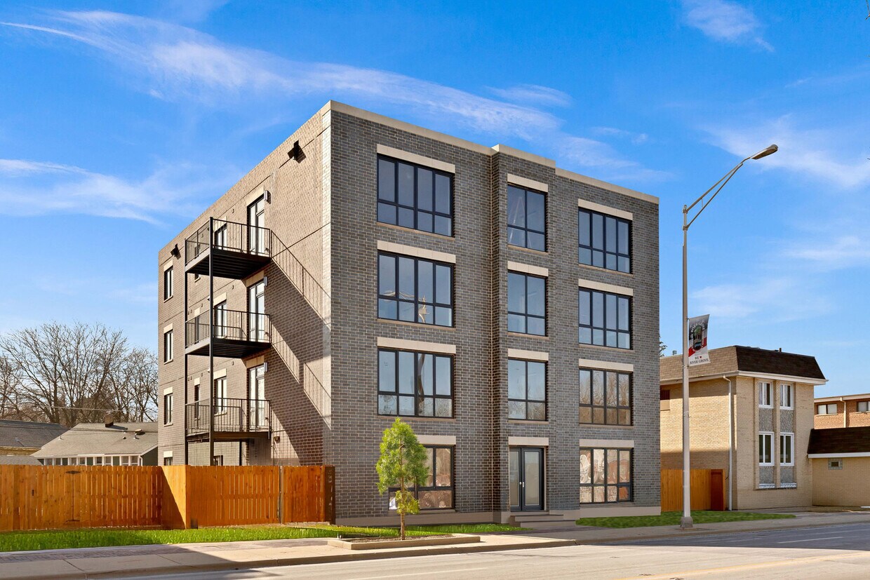 Foto principal - 8631 Grand Ave