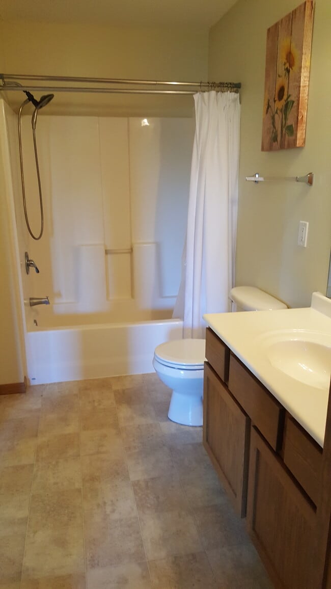 Building Photo - 124 Bridgewater Trl