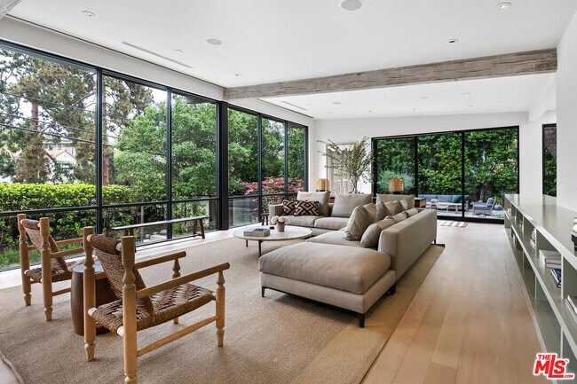 Foto del edificio - 431 W Rustic Rd