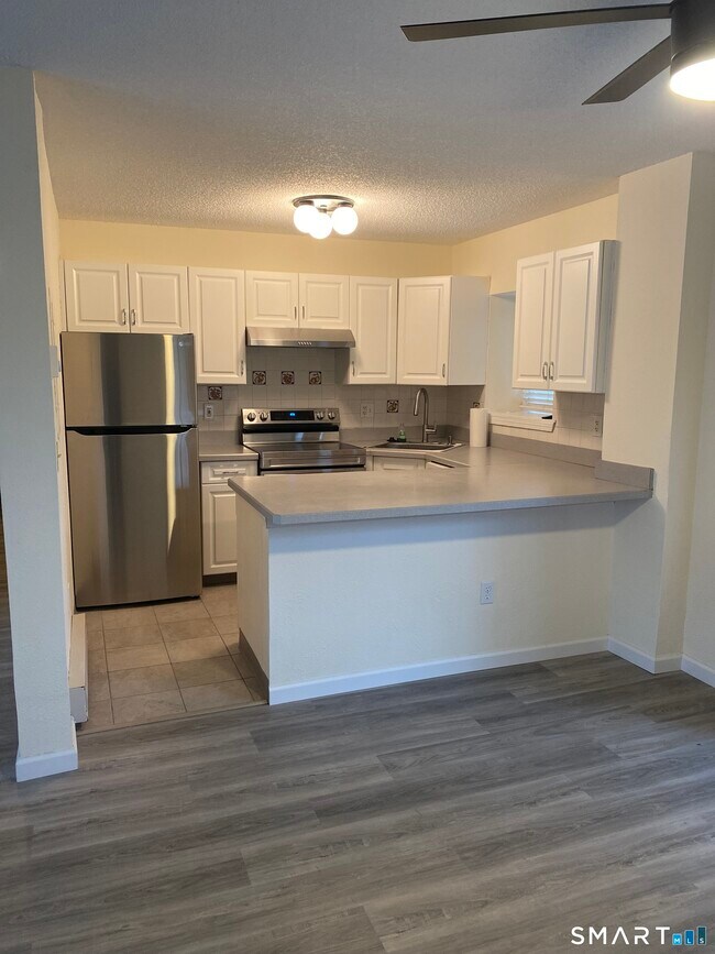 Building Photo - 925 Oronoke Rd