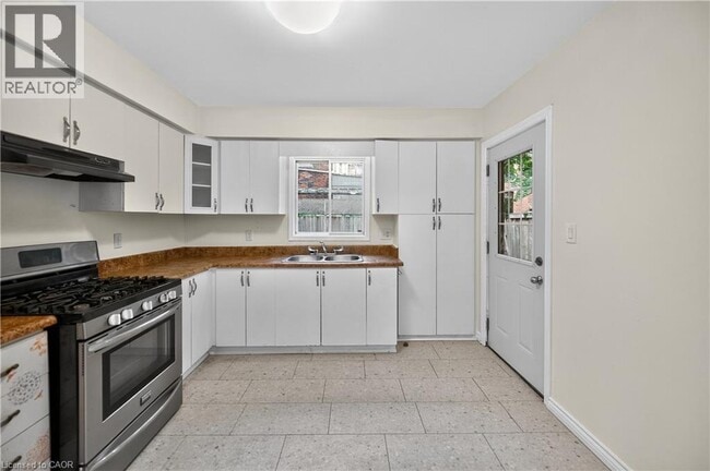 Building Photo - 107 Grant Ave