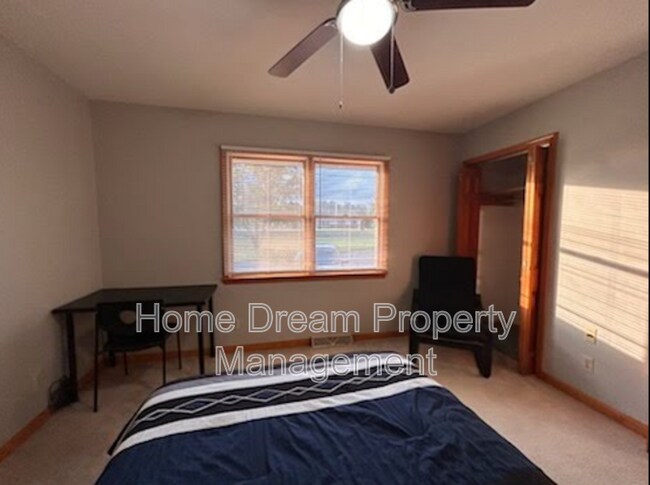 Foto del edificio - 1401 Bragg Rd