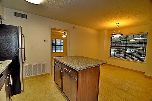 Foto del edificio - 6910 Skillman St