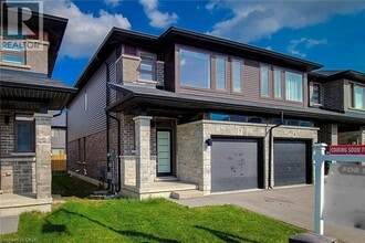 Building Photo - 30 Times Square Blvd