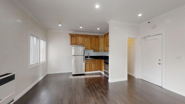 Foto del edificio - 334 N Heliotrope Dr