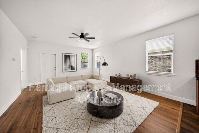Building Photo - 7915 Cenote Dr