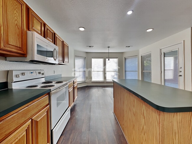 Building Photo - 7307 Fossil Garden Dr