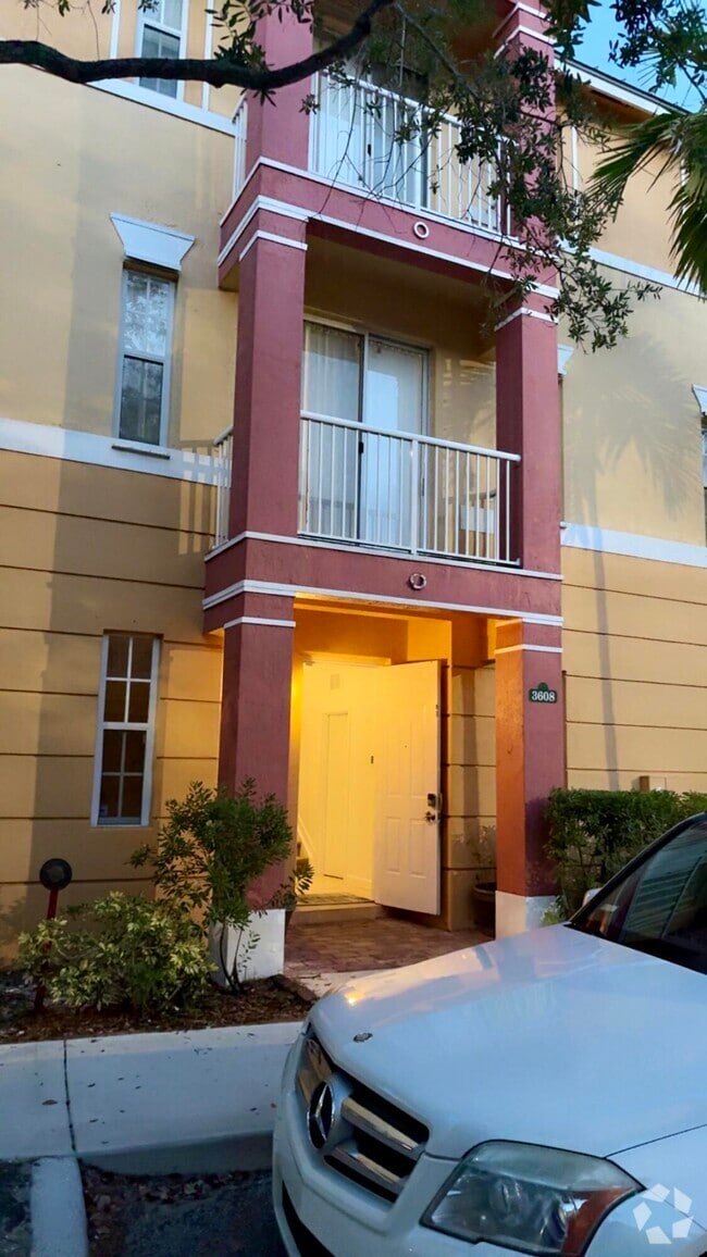 Building Photo - 3608 Shoma Dr