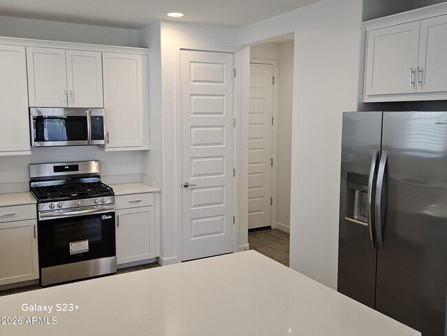 Building Photo - 3353 S Primrose