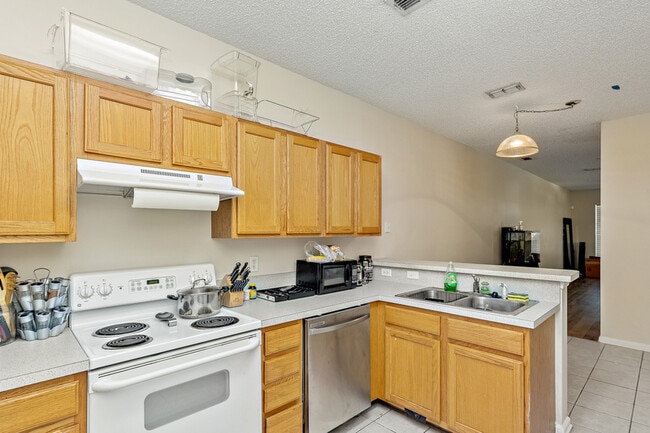 Building Photo - 496 Sherwood Oaks Dr
