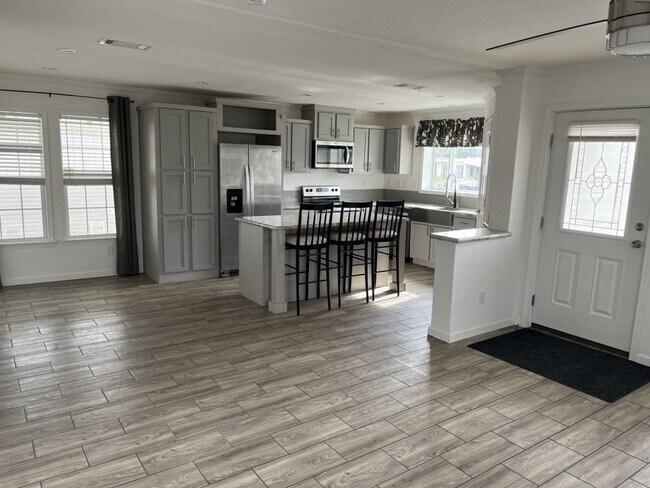 Foto del edificio - 300 Peck St