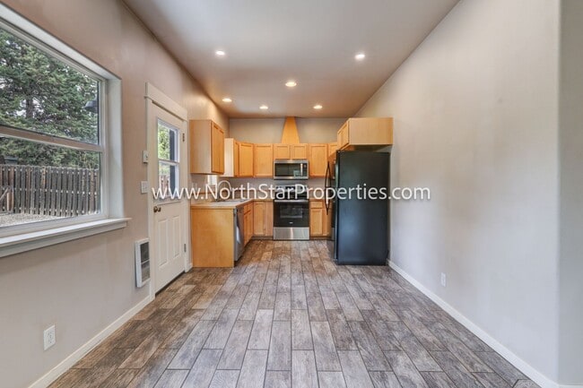 Building Photo - Wonderful Bend Property Close to Mountain View High School