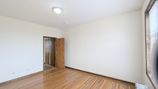bedroom 14x16Ft - 3495 John F Kennedy Blvd