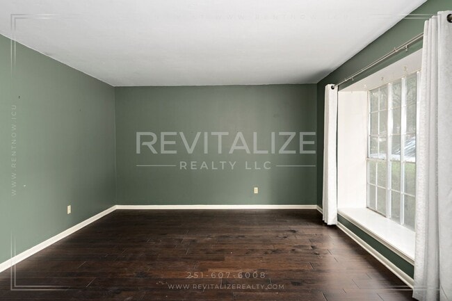 Building Photo - 3/2 Brick Home with Sunroom, Deck, and Car...