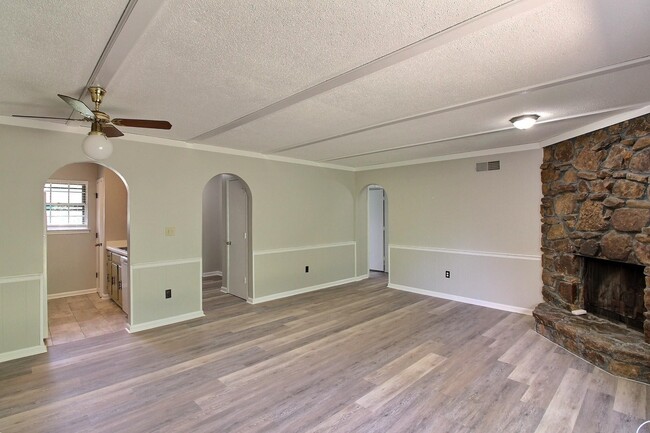 Building Photo - 384 Tara Ridge Cove