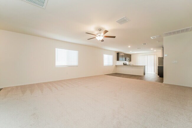 Building Photo - 12835 N Peony Dr