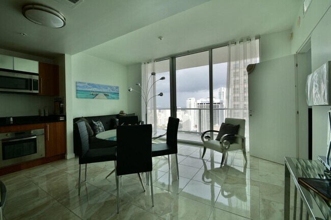 Foto del edificio - 300 Biscayne Boulevard Way