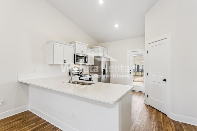 Foto del edificio - 1738-1738 S Hickory Creek St