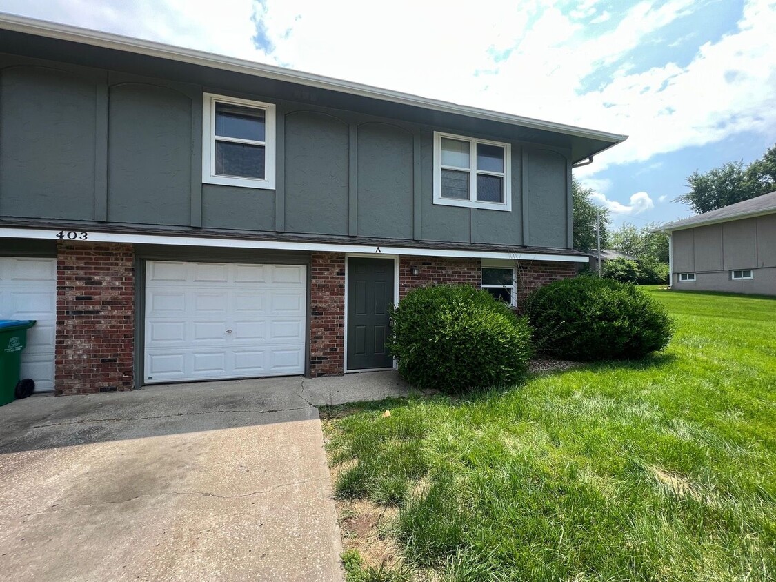 Foto principal - Coming Soon! Adorable Duplex in Lee's Summit