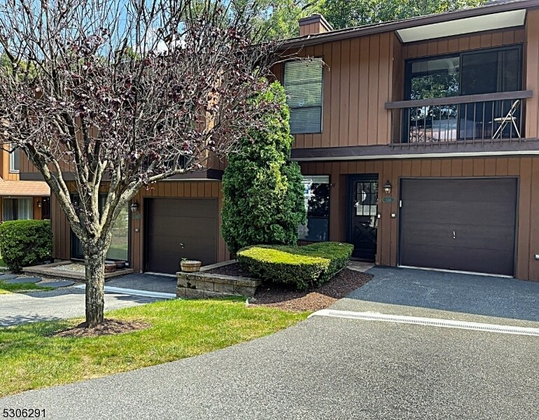 Primary Photo - 634 Upper Way