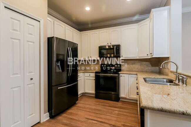 Building Photo - Fall into Savings: 1 Month FREE RENT!!